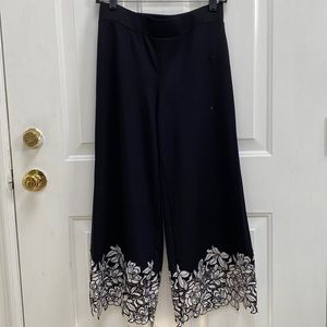 COPY - NWOT.  Issac Mizrahi, women’s size XS, capri length pants.